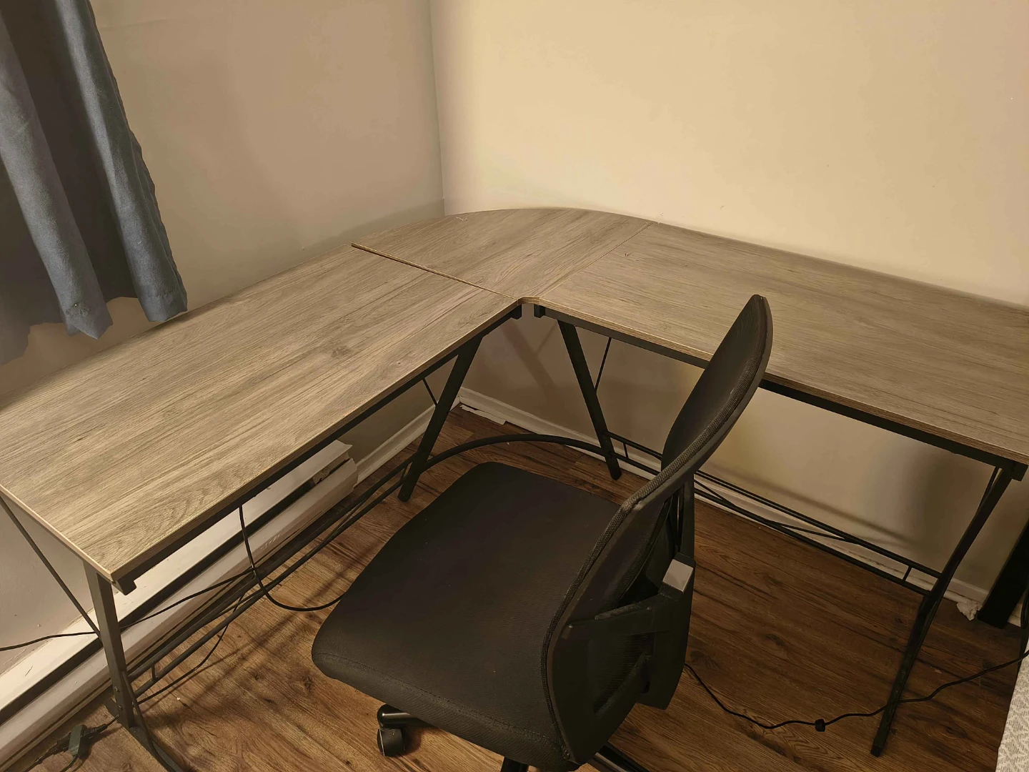 Black Mesh Office Chair with L-Shaped Desk