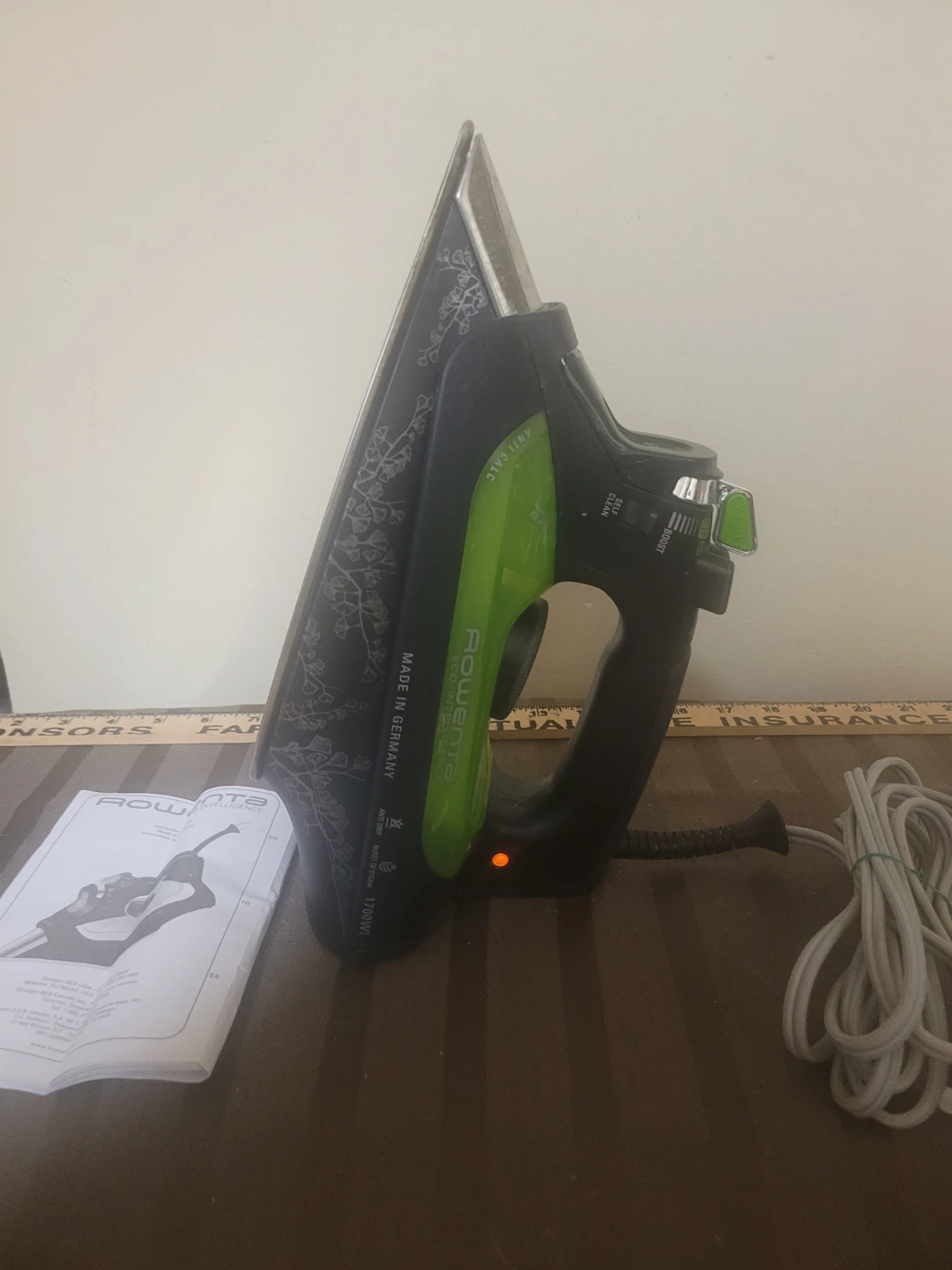 Rowenta Eco Intelligence steam iron Model DW6080