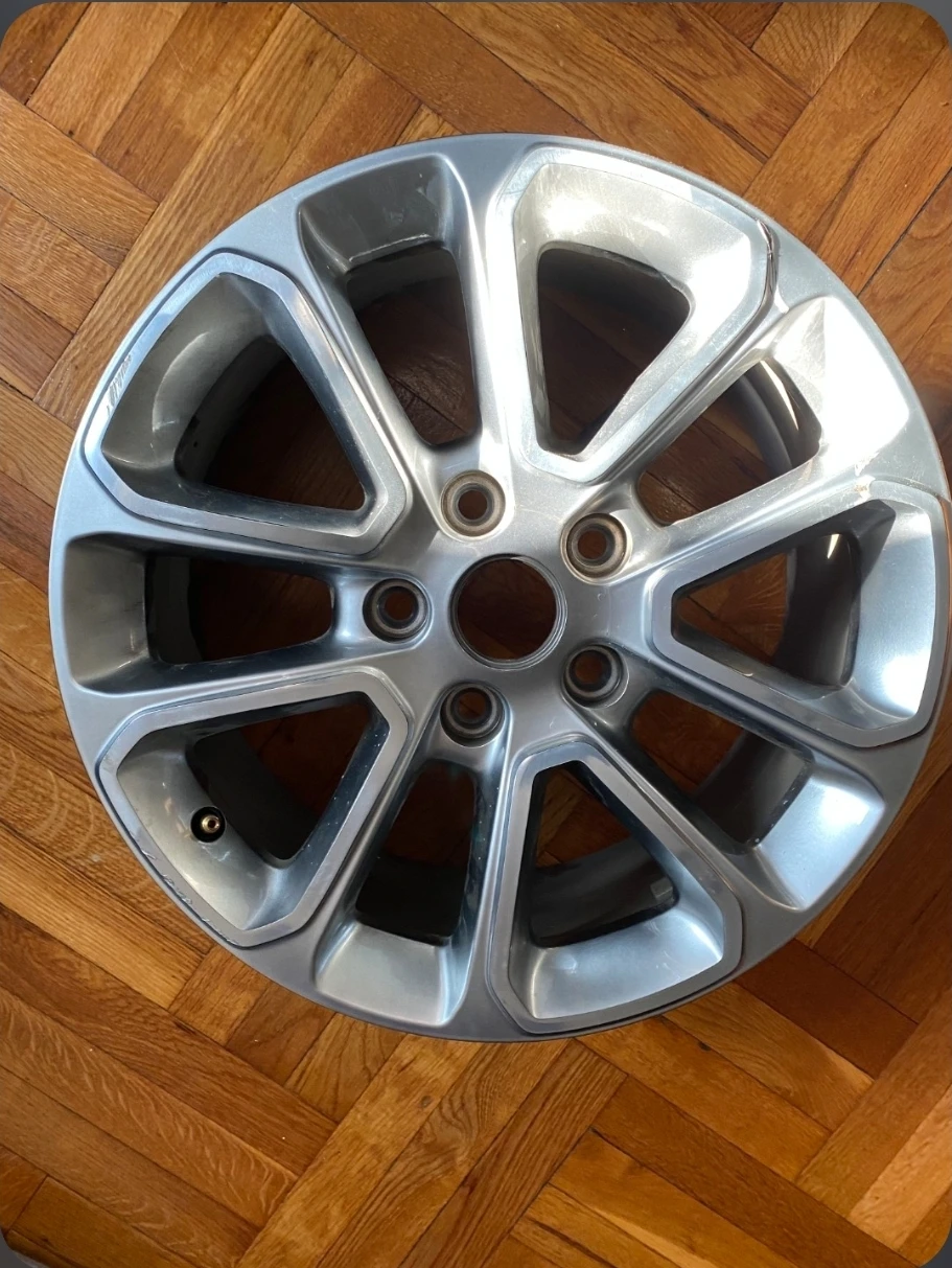 Jeep Grand Cherokee Silver Alloy Wheel