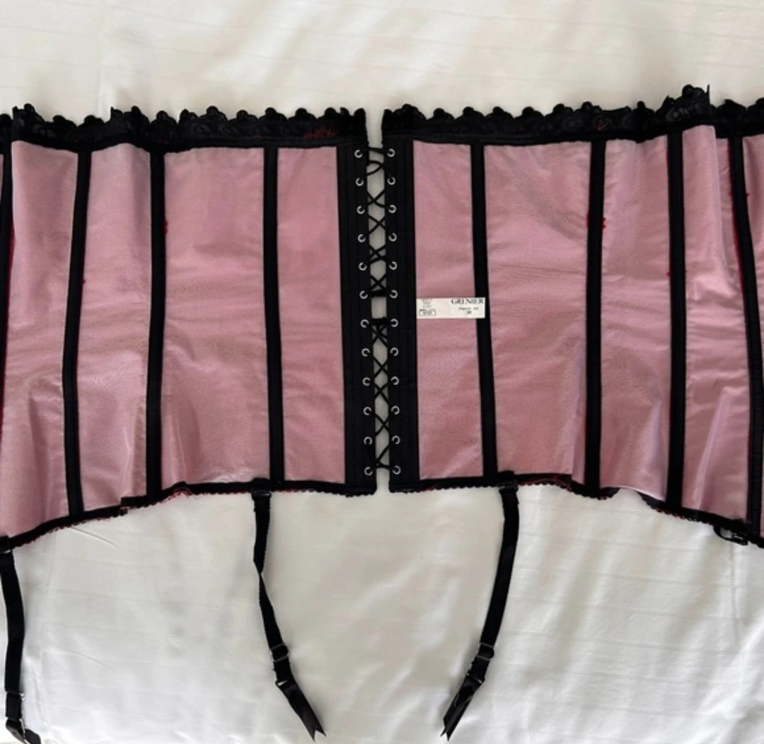 Elegant  red and  black  corset - photo 5