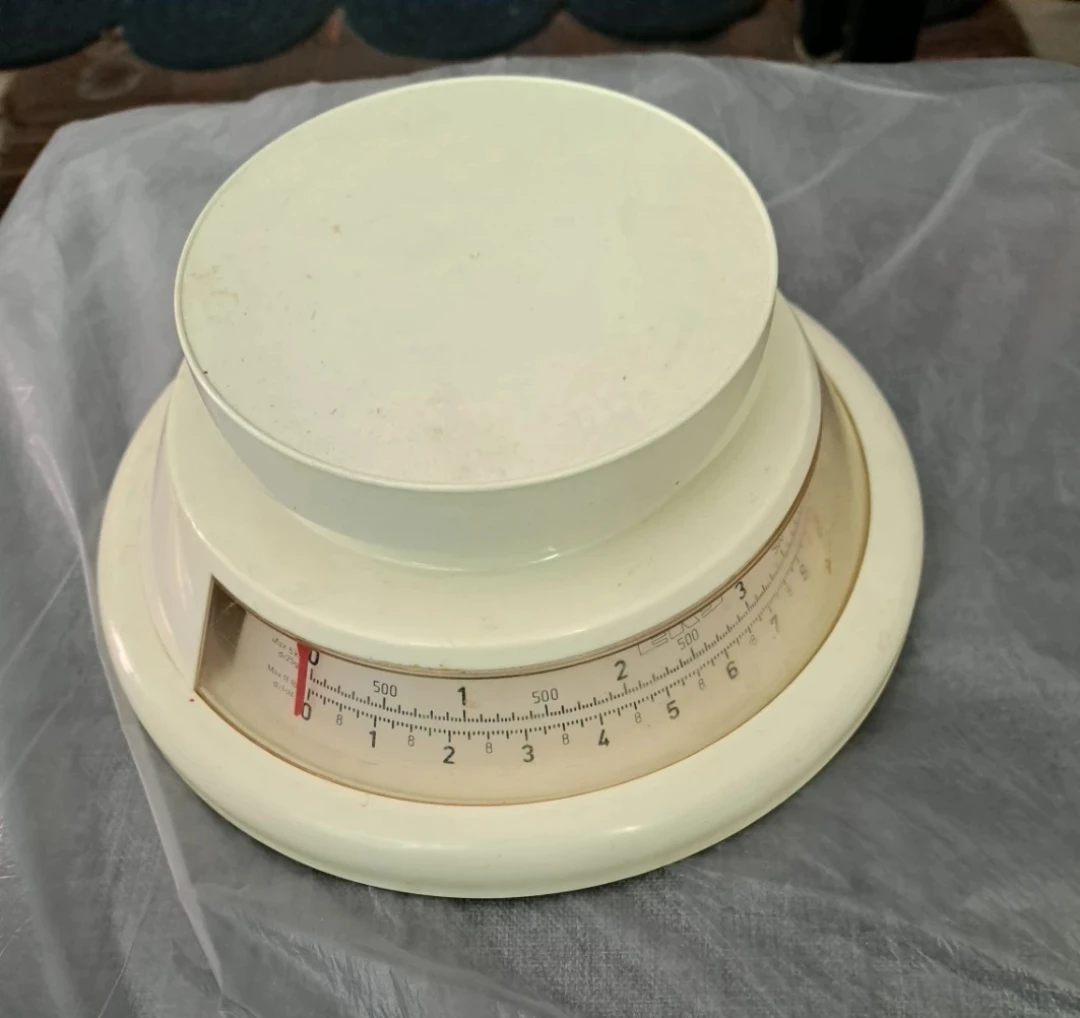 Vintage EKS Kitchen Scale