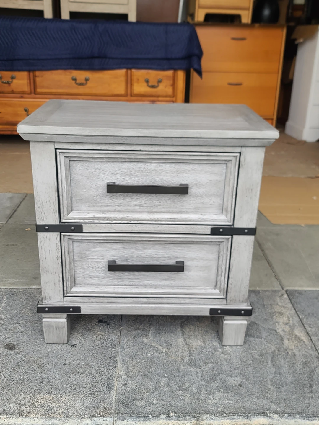 B772-92 Night Stand 2 Drawers w/ USB Charging