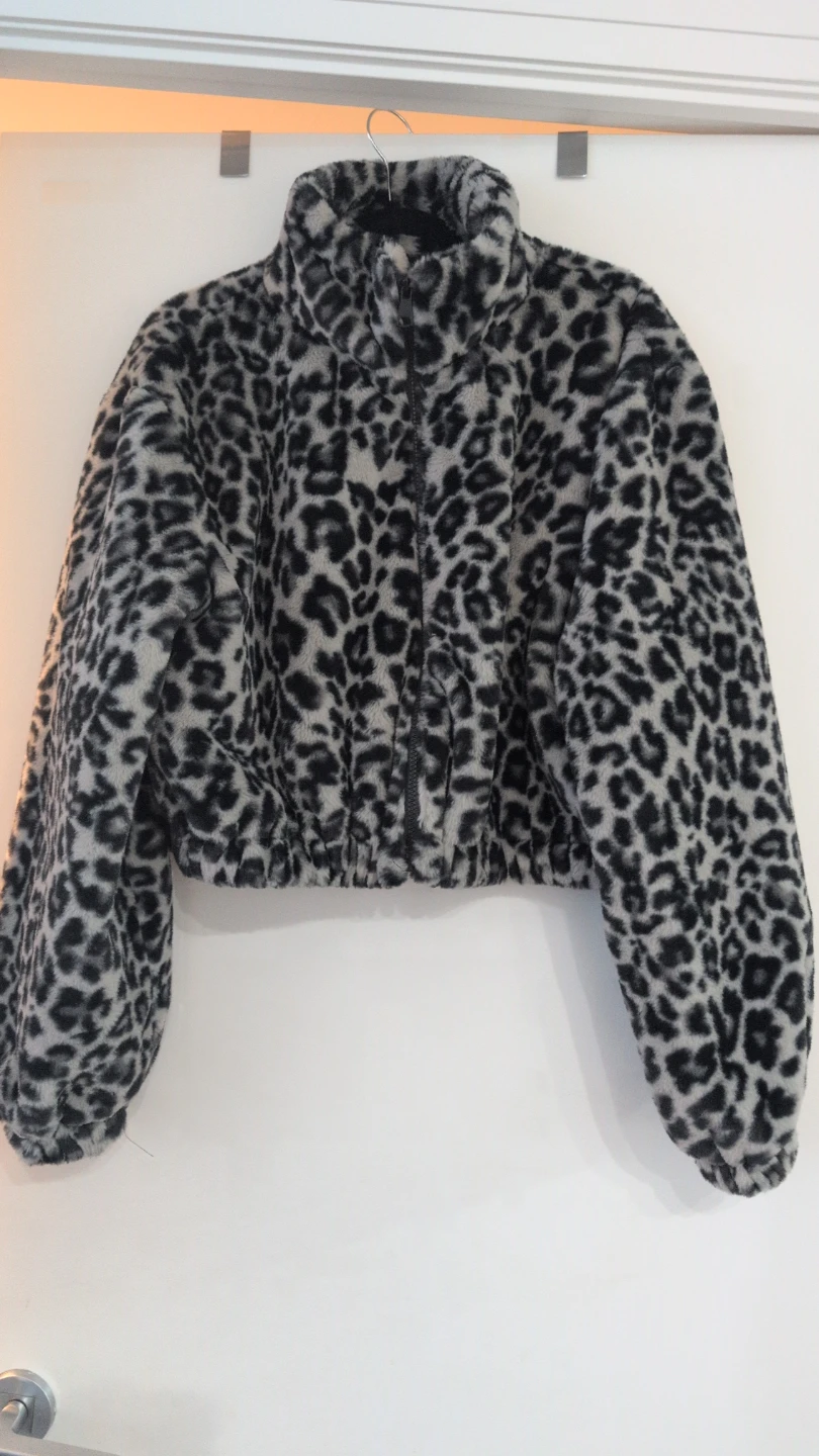 Grey Leopard Print Fleece Jacket 🥕