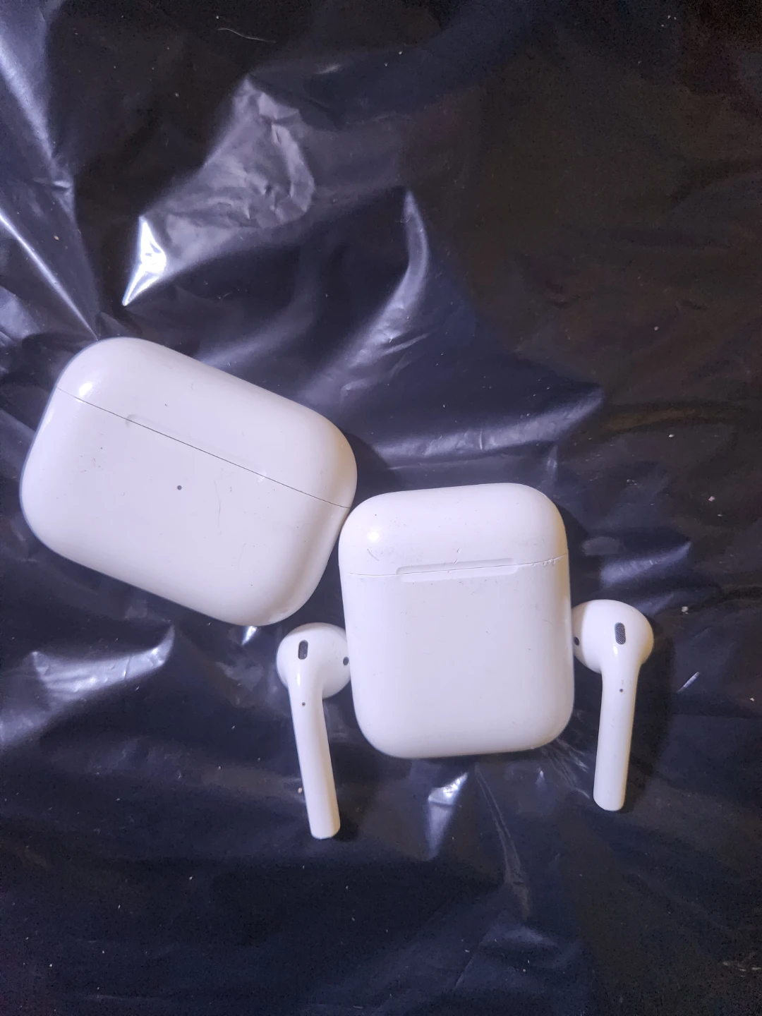 White Wireless Earbuds with Charging Case