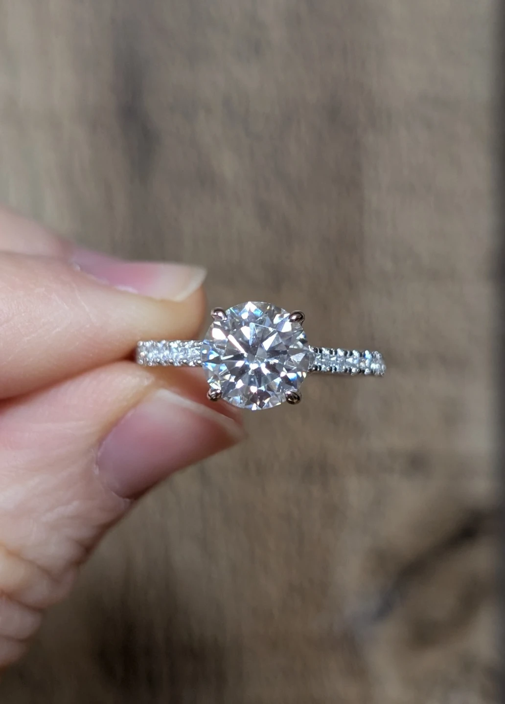 Gorgeous 2ct round brilliant moissanite ring - size 7 - photo 2