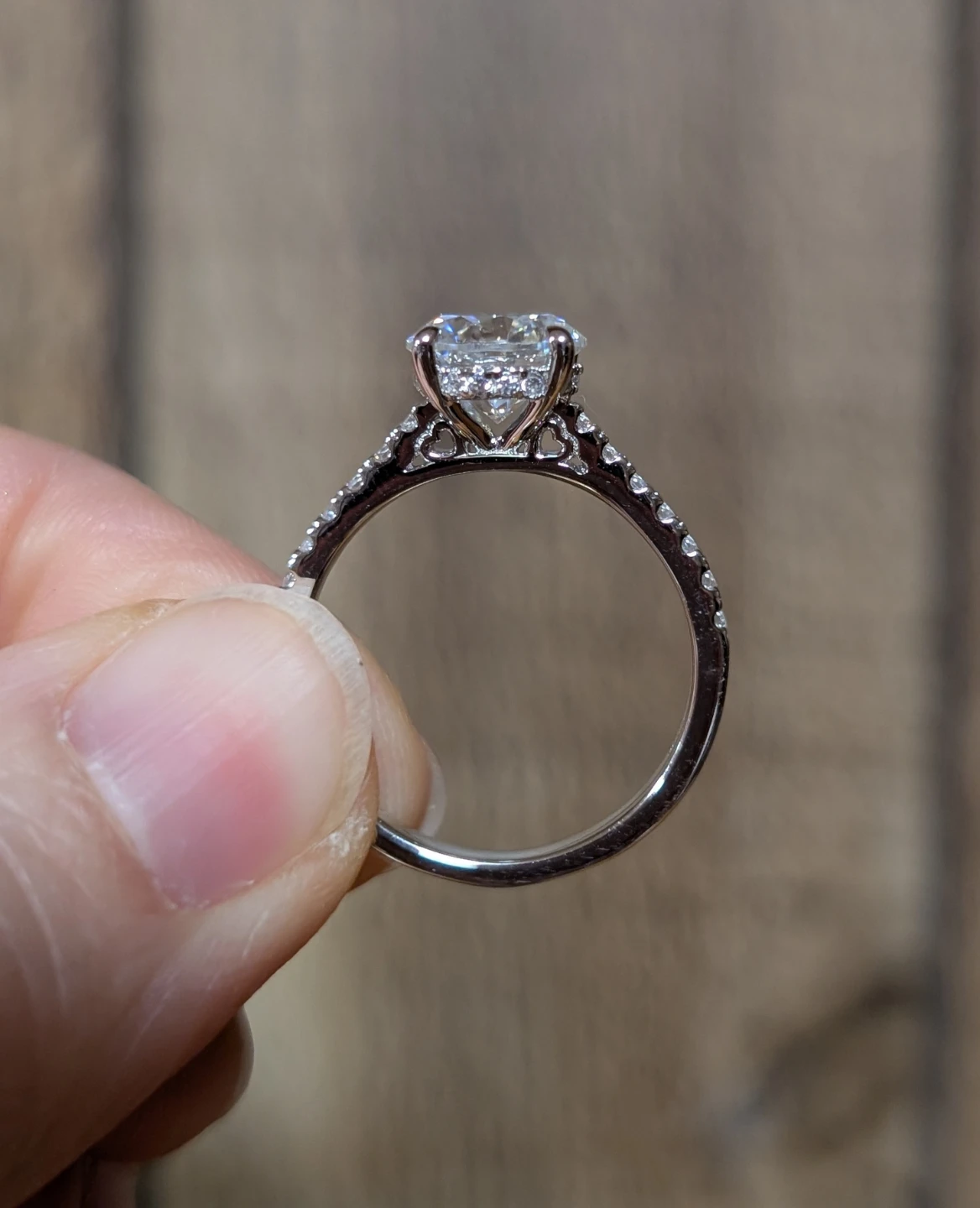 Gorgeous 2ct round brilliant moissanite ring - size 7 - photo 4