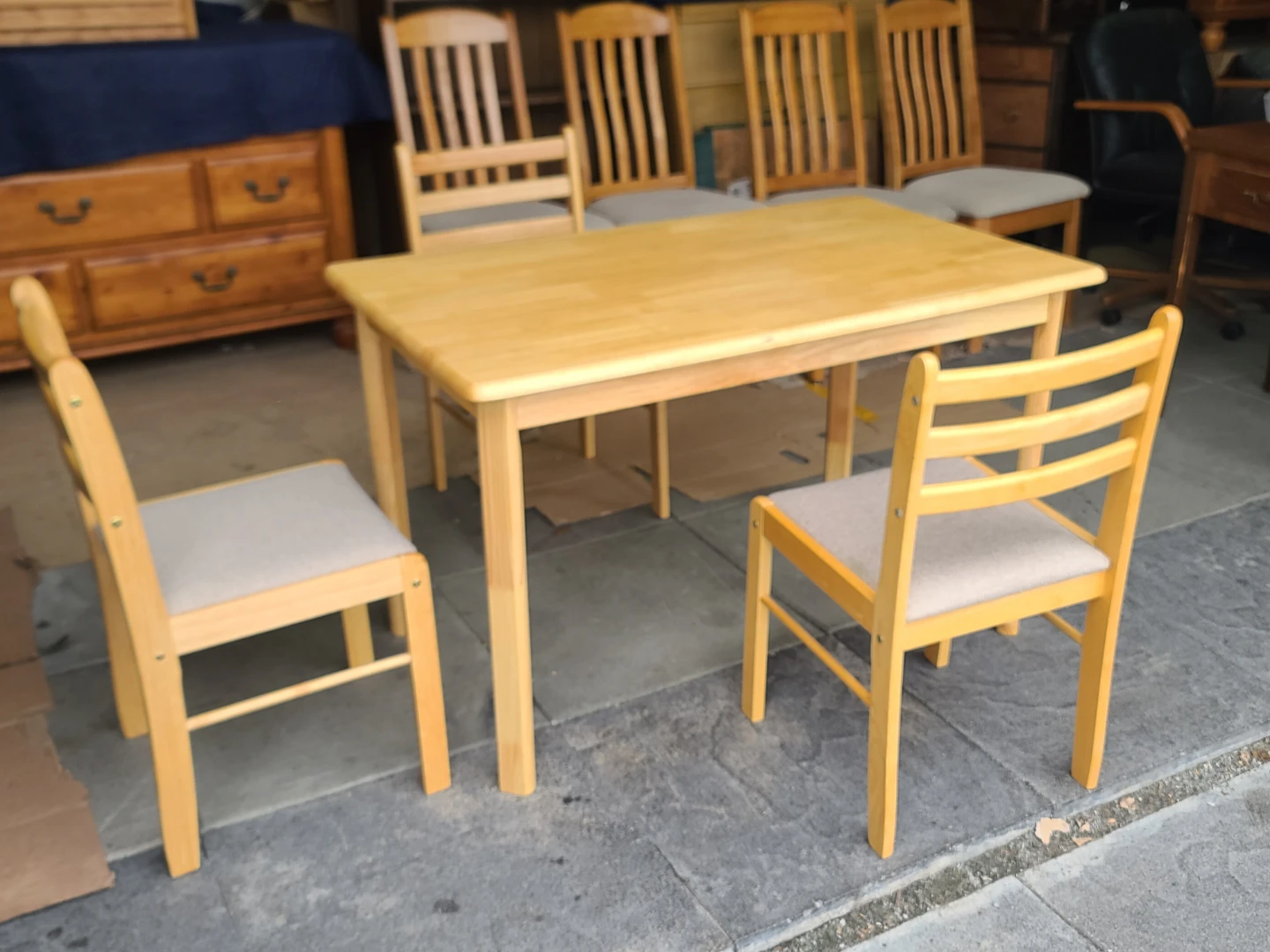 Light wood dining set with 4 chairs - photo 2