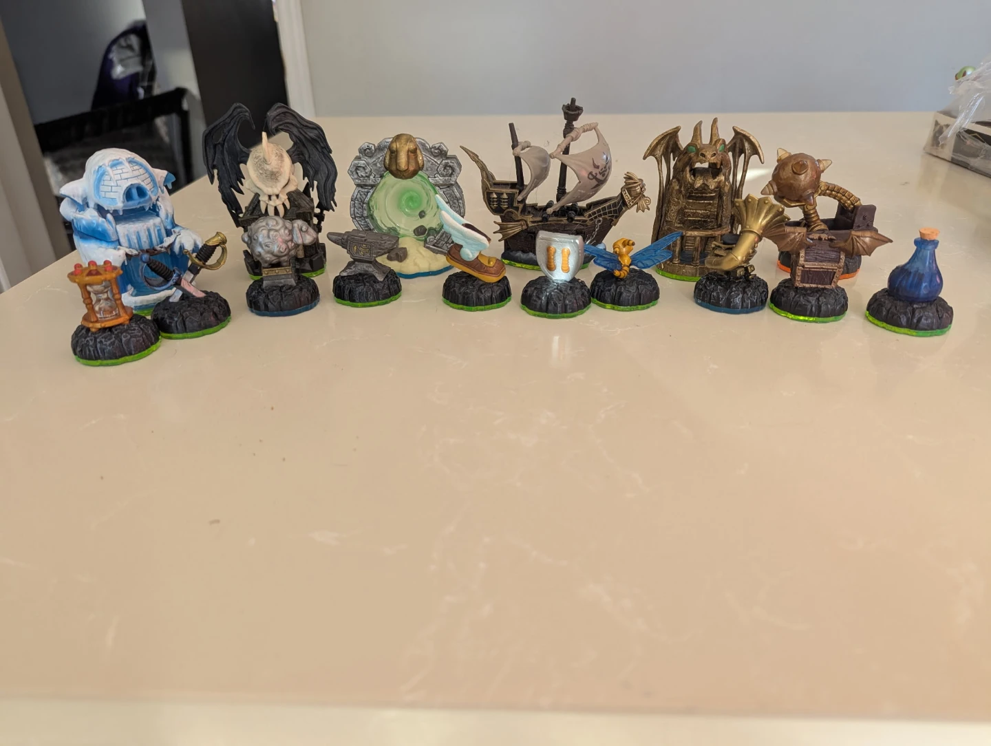 Skylanders, Skylander Giants, plus three games and two portals - photo 2