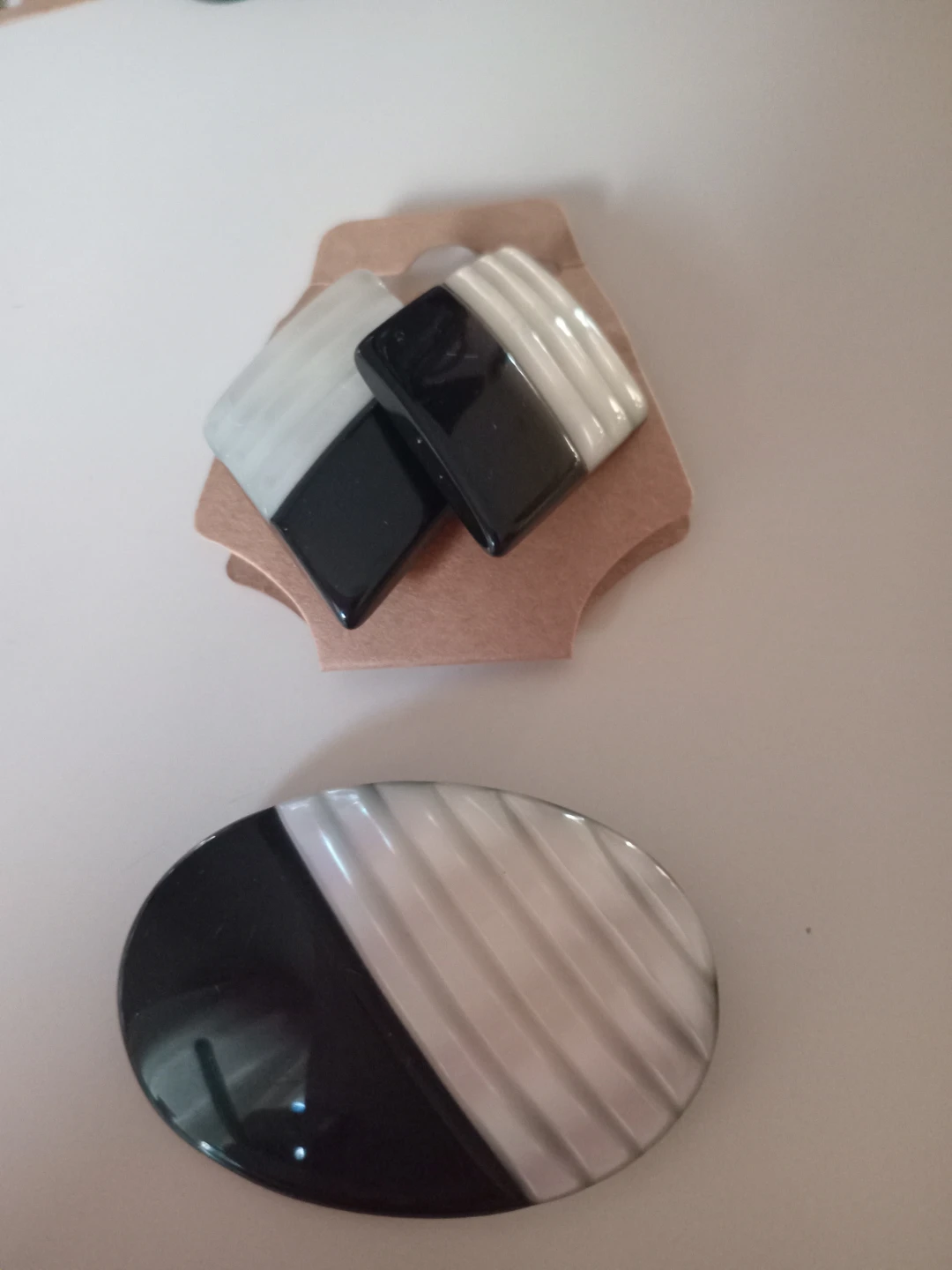VERY VINTAGE EARRINGS