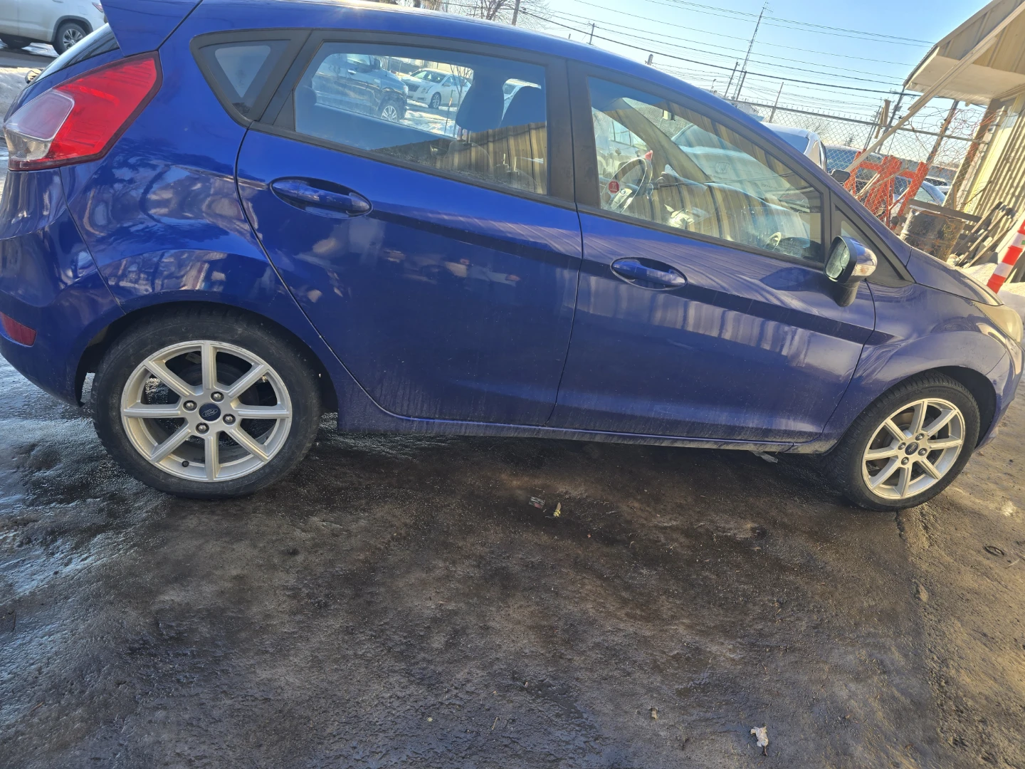 Blue Ford Fiesta SE Hatchback - photo 3