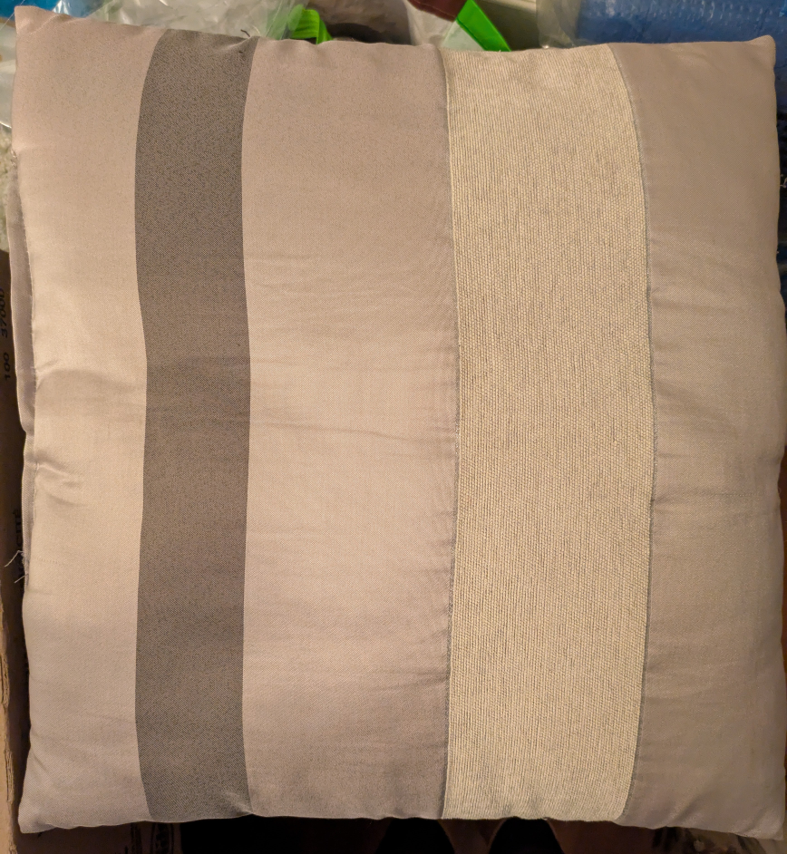 🏆 Throw pillows x 2 - metallic sheen  silver & greys