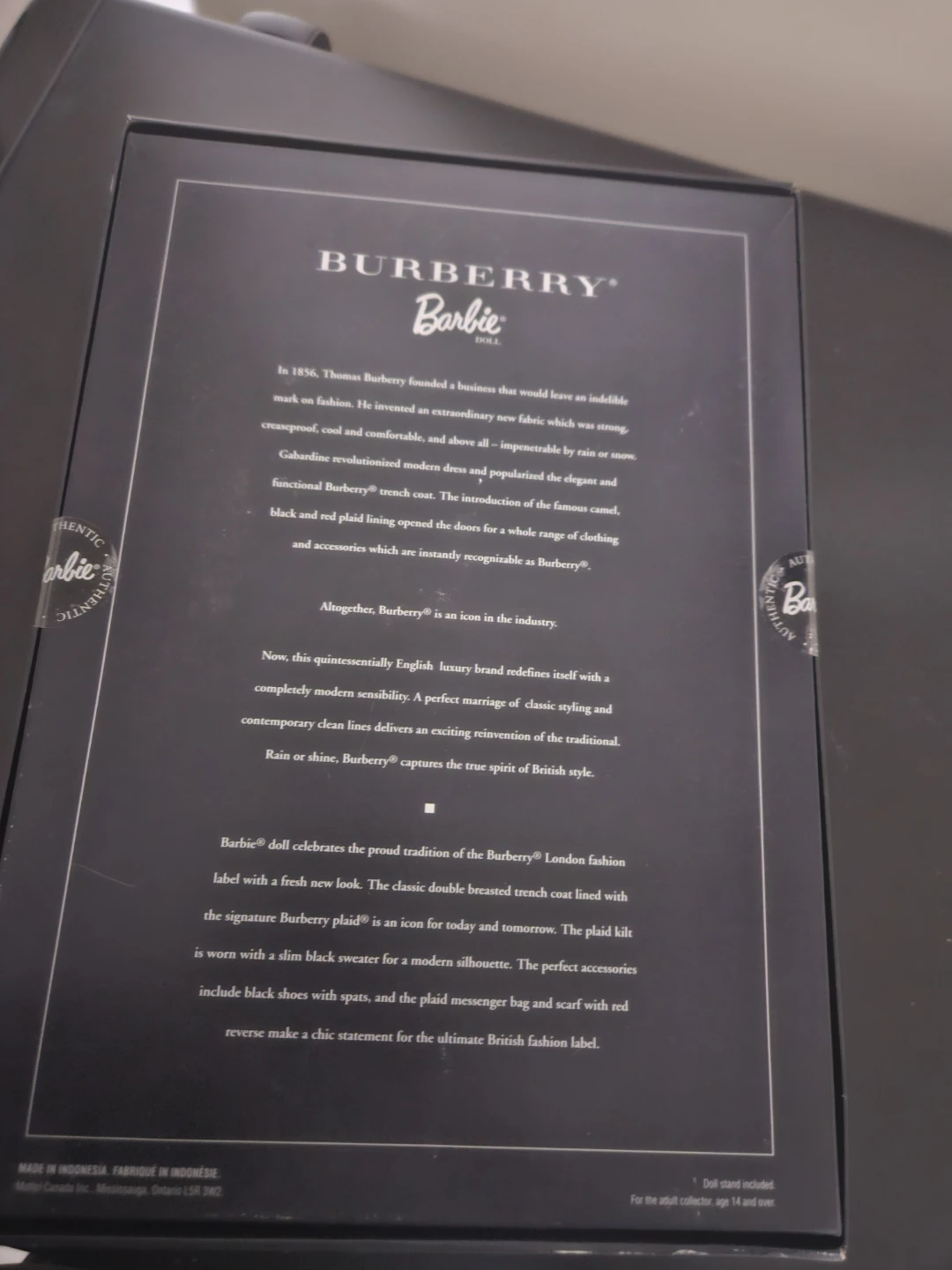 Burberry Barbie Limited Edition Collectible Doll - photo 2