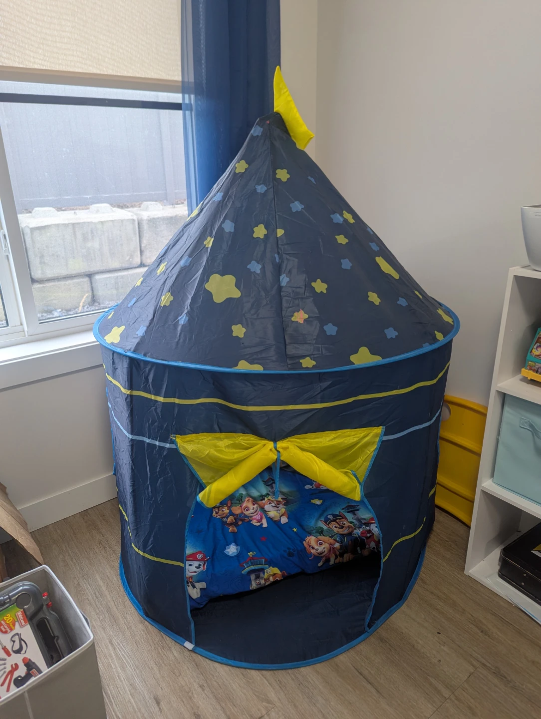 Play Tent with pillow and foam bottom