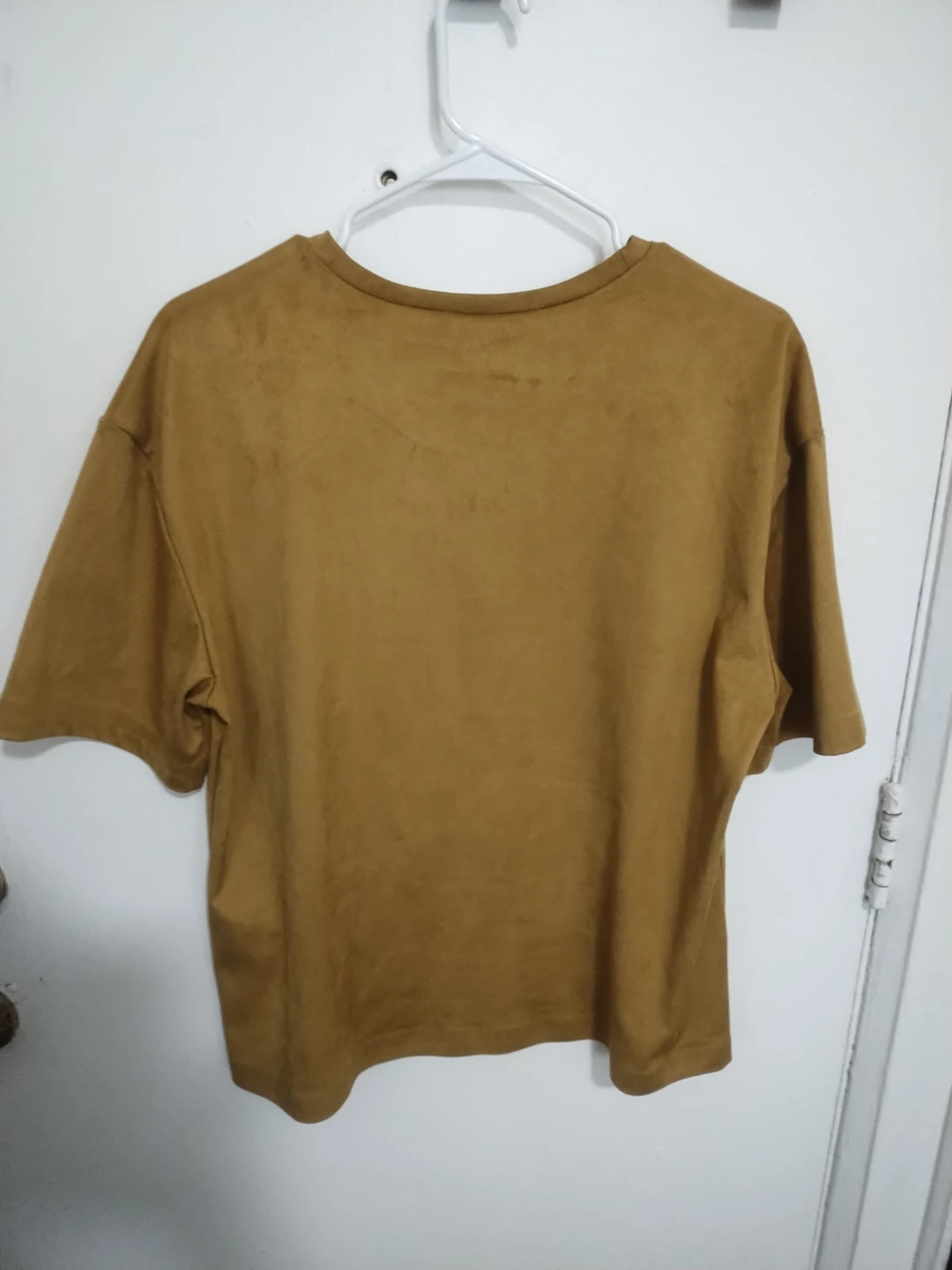 Tan Suede-Like T-Shirt, never worn never washed - photo 5