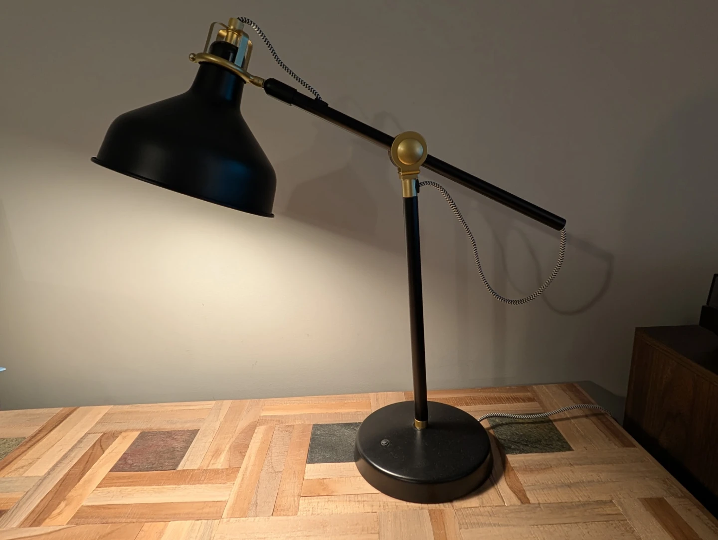 Desk lamp