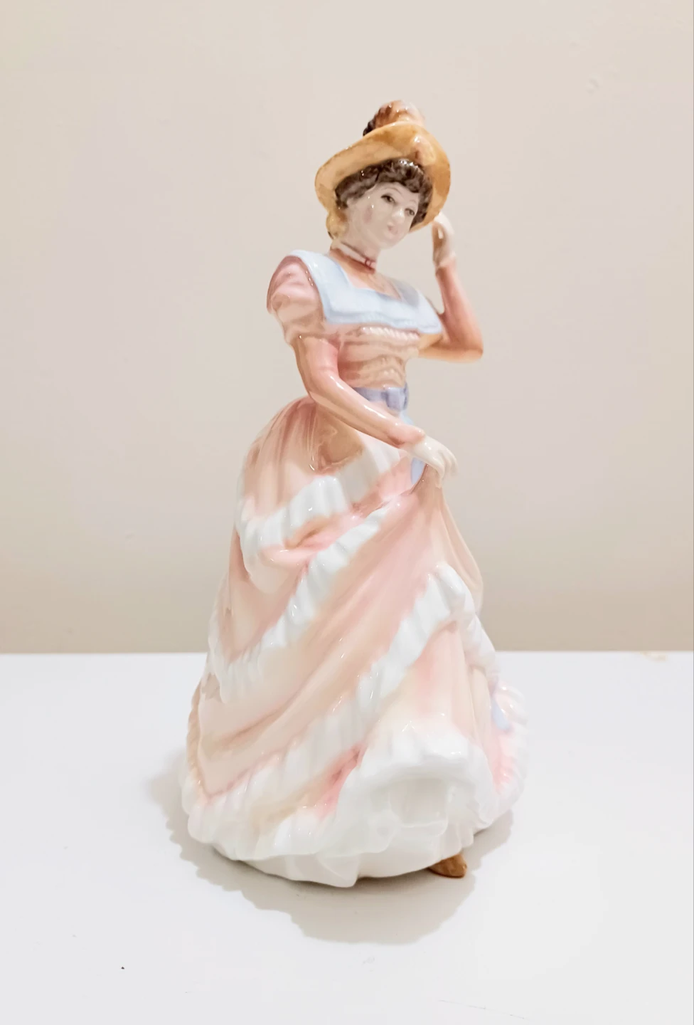 Vtg Royal Doulton Sharon Figurine - photo 2