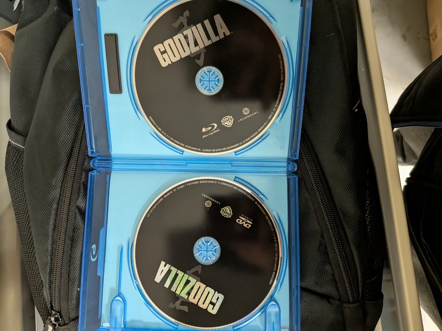 Godzilla Blu-ray + DVD Combo Pack - photo 3
