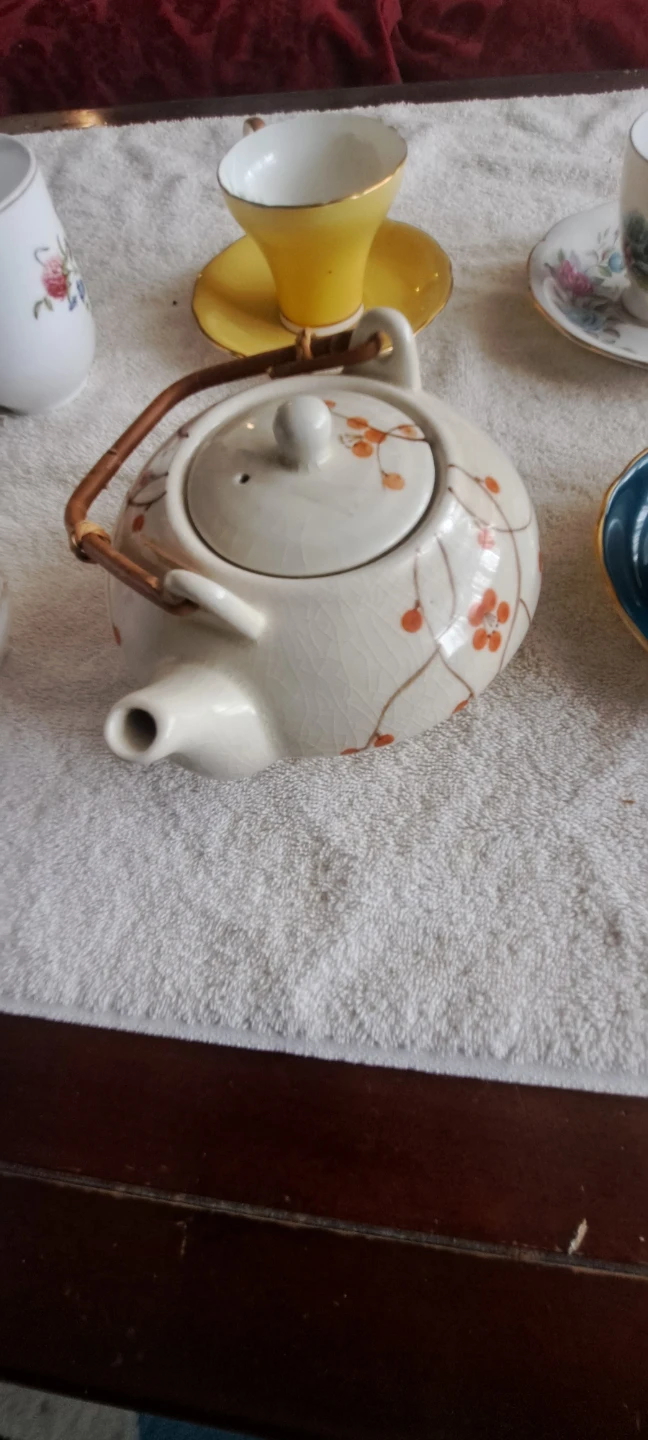 Tea Set with Teapot, Cups and Saucers - photo 2