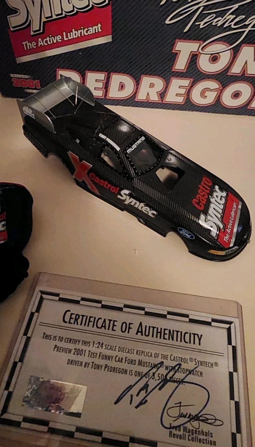 Revell 1:24 Tony Pedregon Castrol Syntec Funny Car Diecast - photo 2
