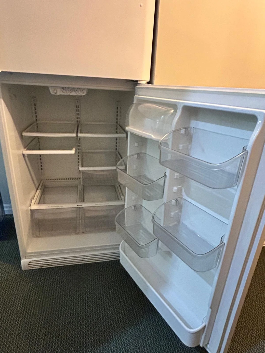 White Top-Freezer Refrigerator Kenmore - photo 4
