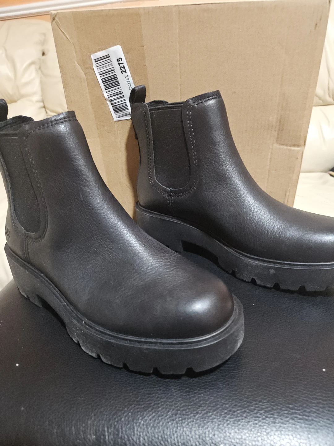 UGG Black Leather Chelsea Boots - photo 3