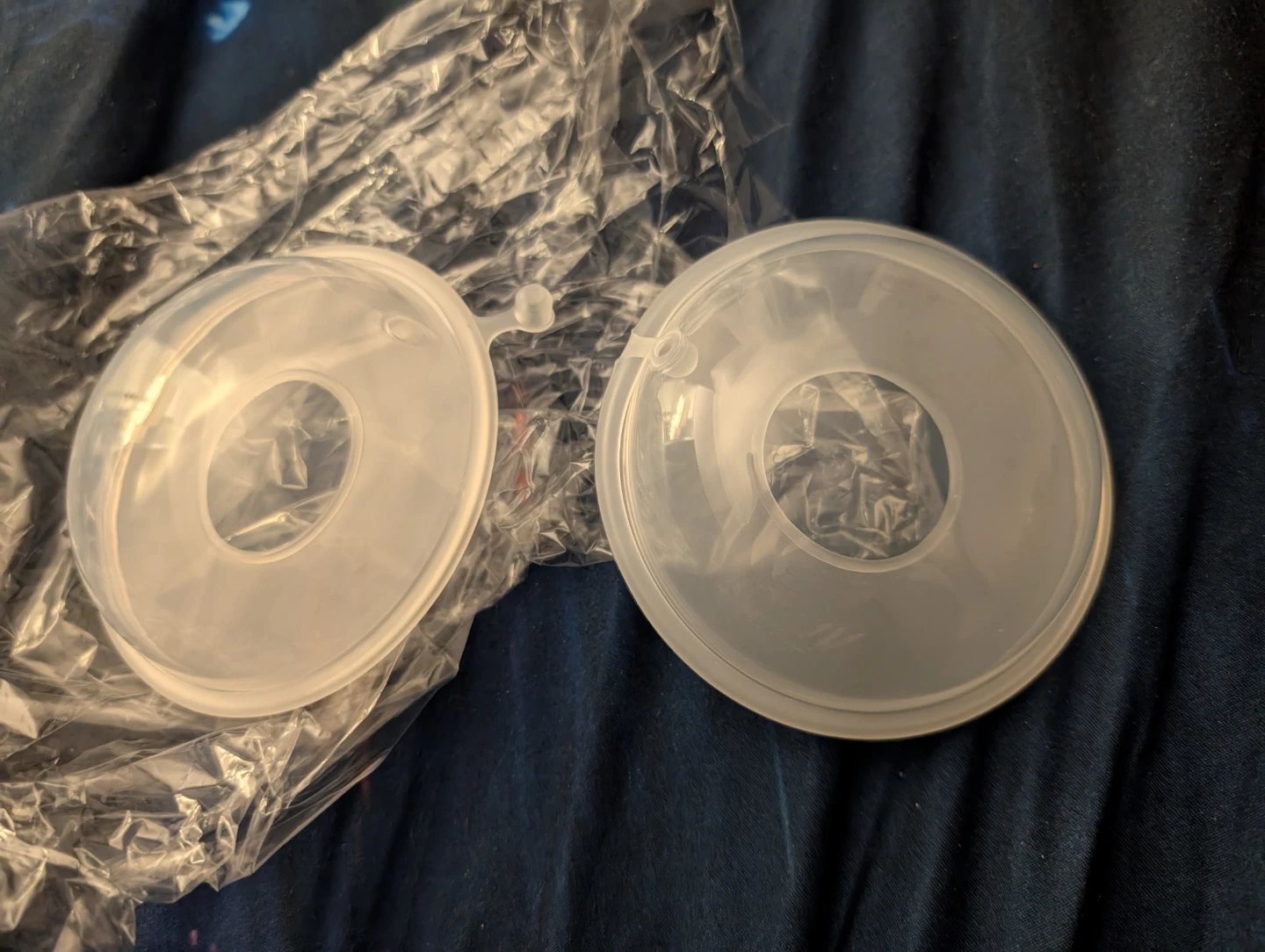 2 breast milk collectors with silicone cover 🏆