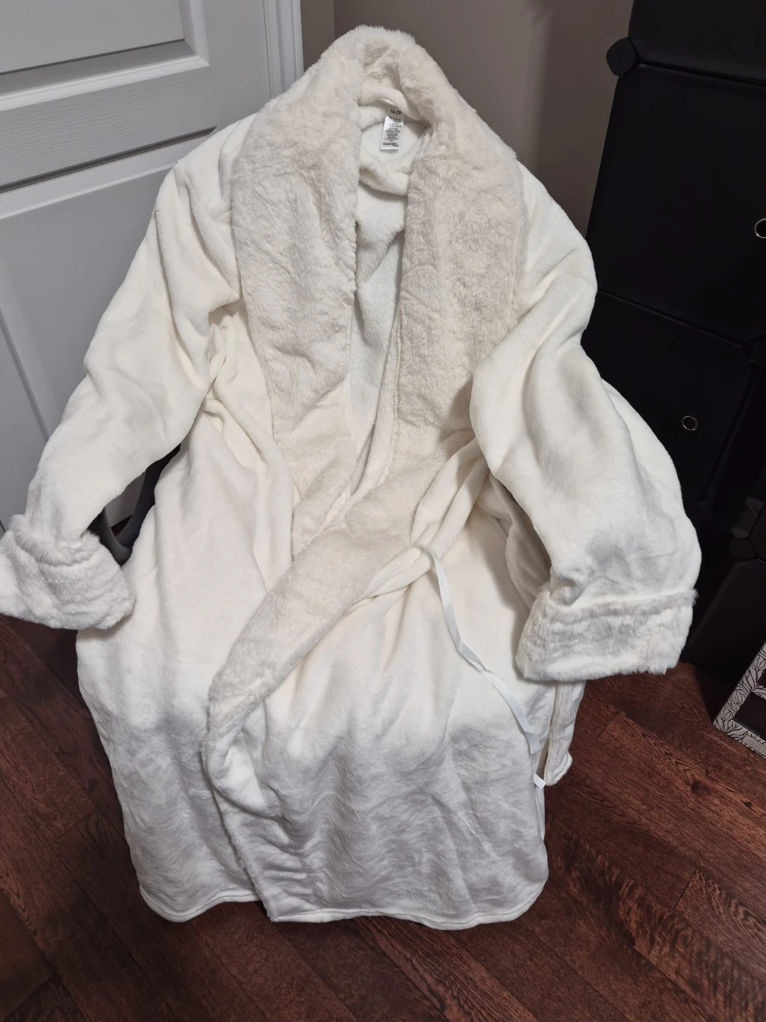 New (no tag)- George Women's Plus Plush Robe - size 1X-2X