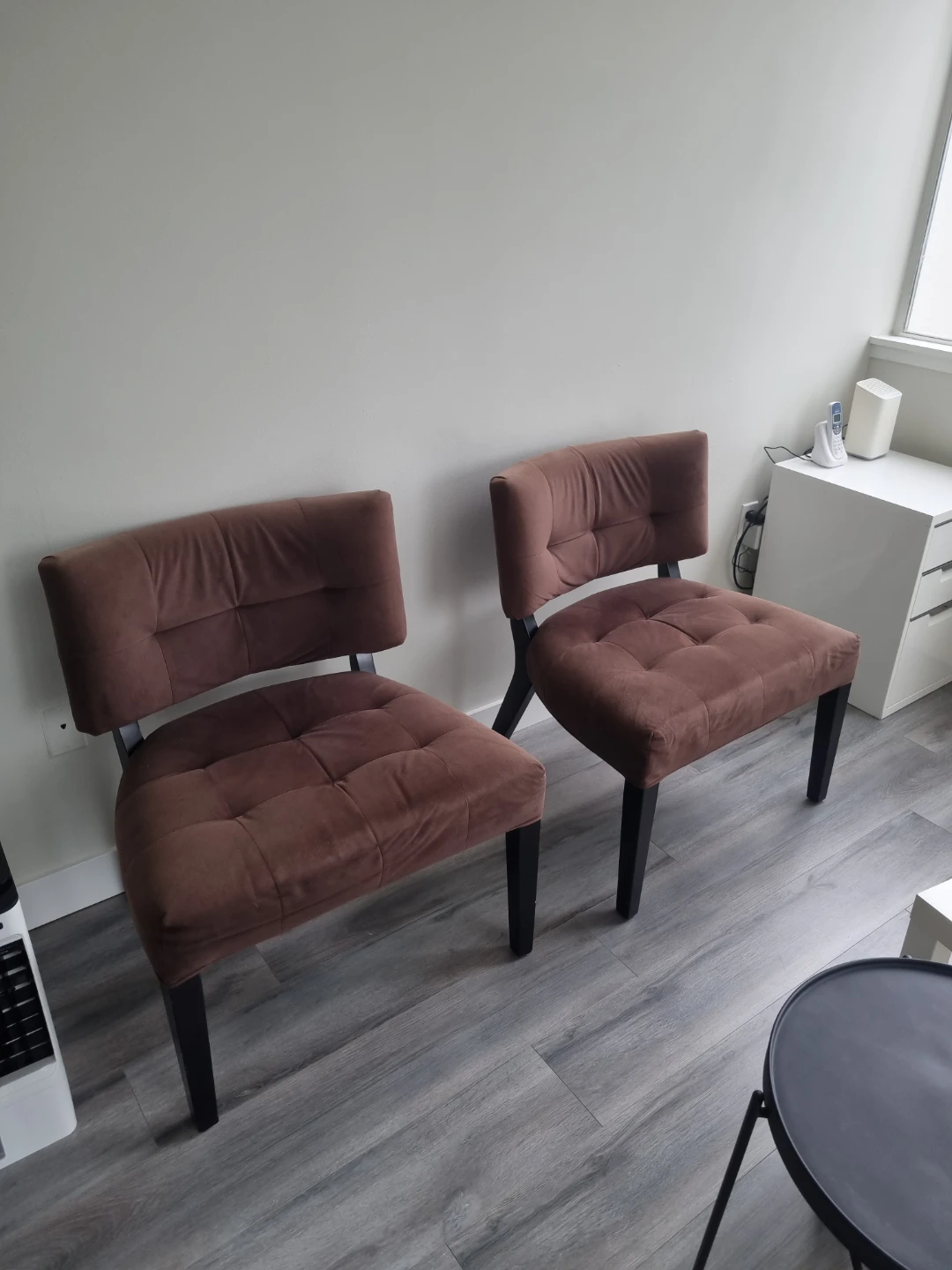 Set of 2 Brown Accent Chairs