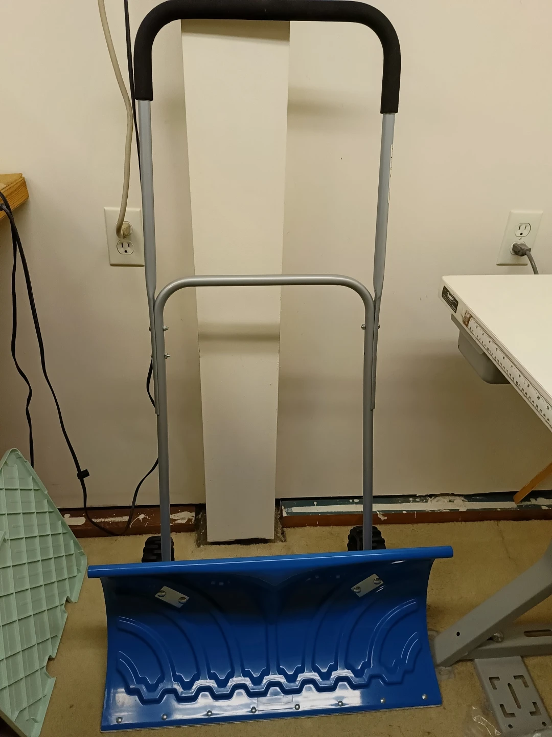 Snow Shovel with Wheels