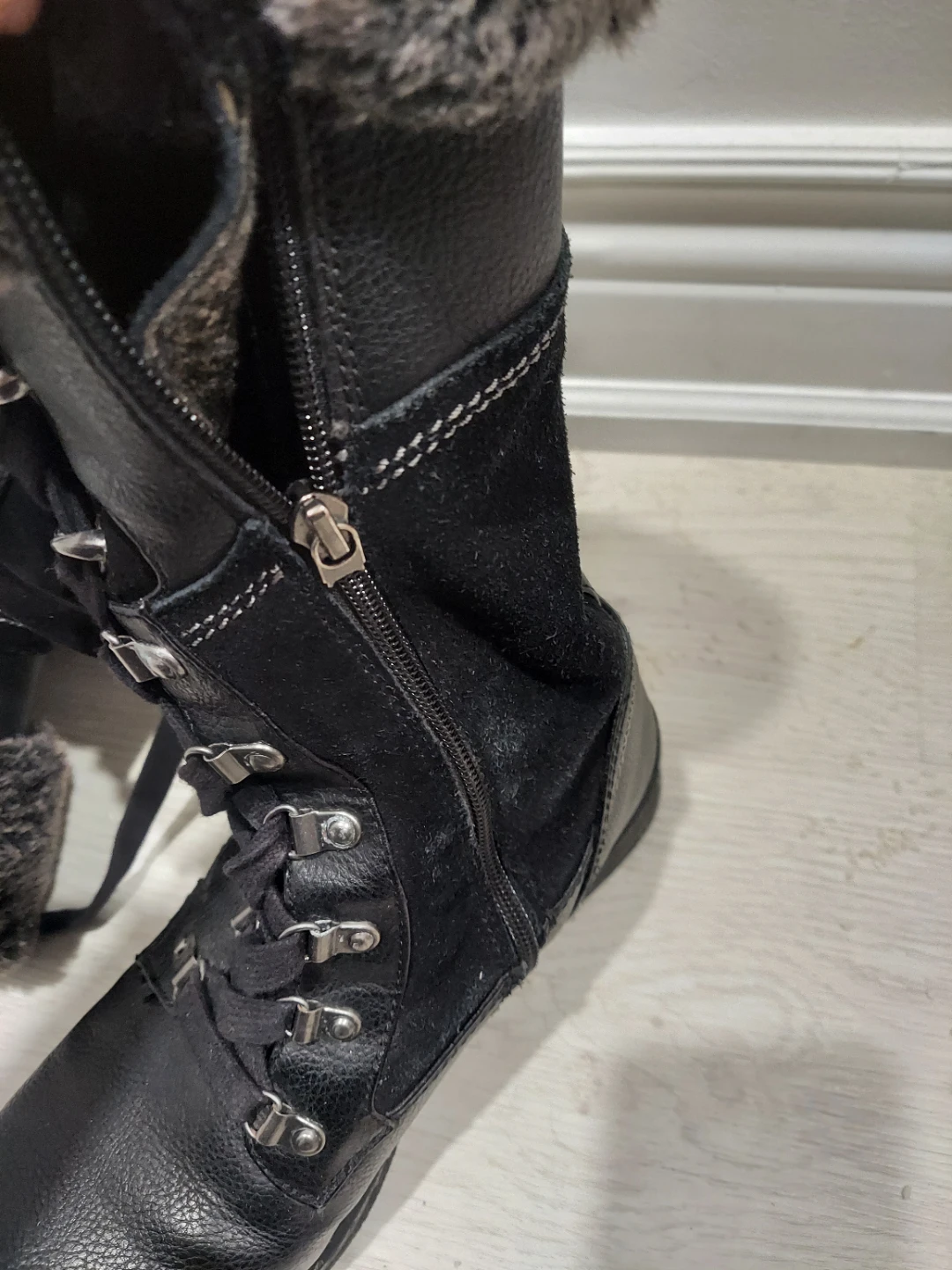 Black Fur Trimmed Winter Boots - photo 4