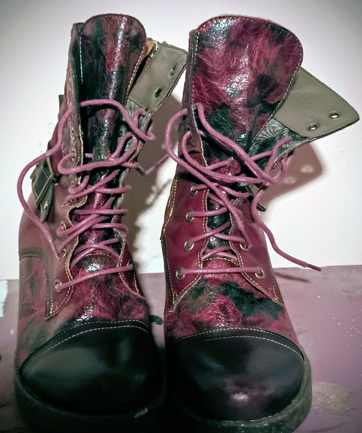 L'Artiste Burgundy Lace-Up Combat Boots - photo 2