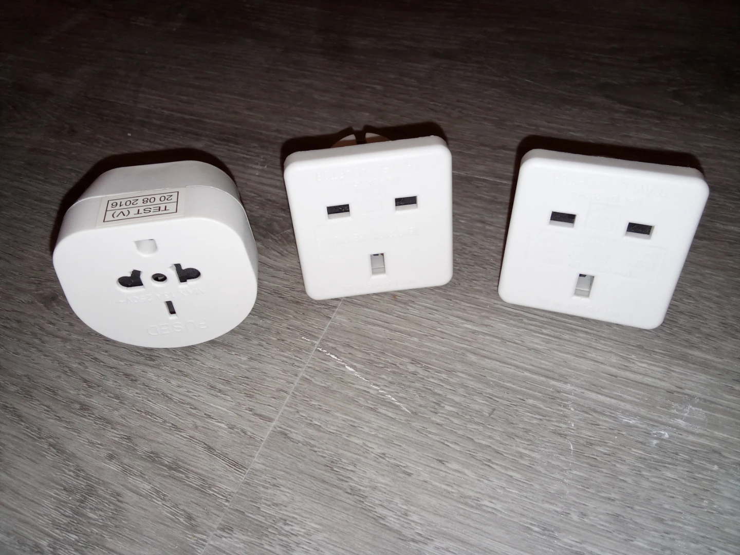 NEW Travel Plug Adapters - Set of 3 🏆 - photo 2