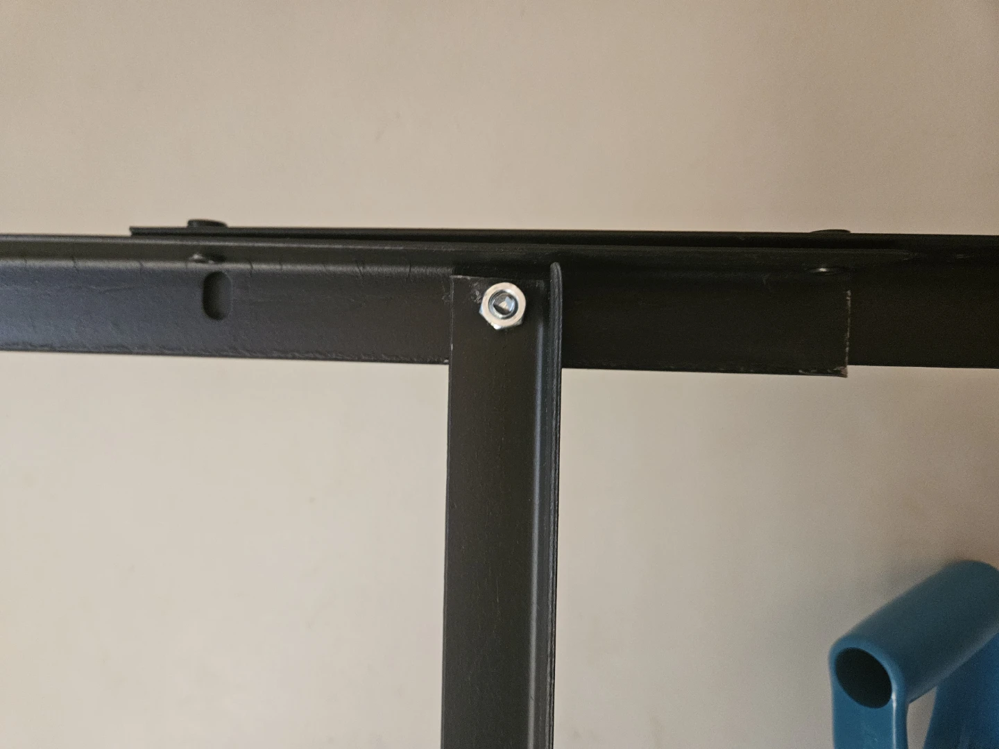 Metal bedframe for queen bed - photo 2