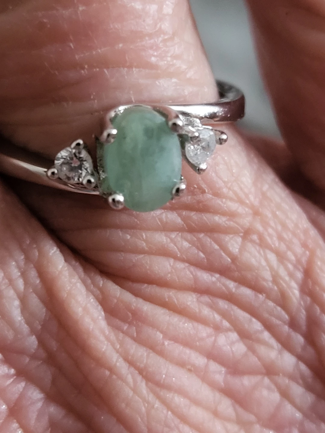 Sterling Silver (1.5ct.)Emerald & CZ Ring