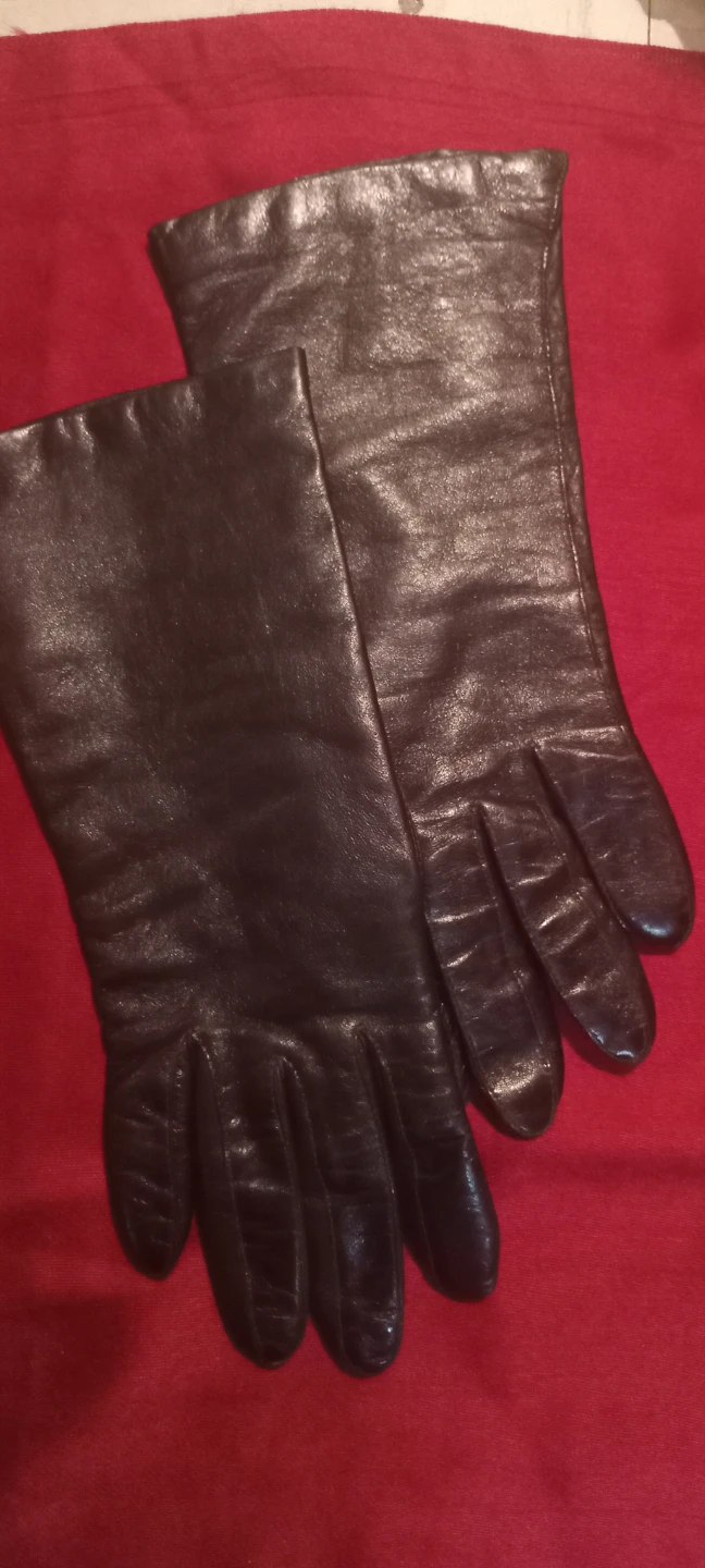 Woman's Brown Leather Gloves
