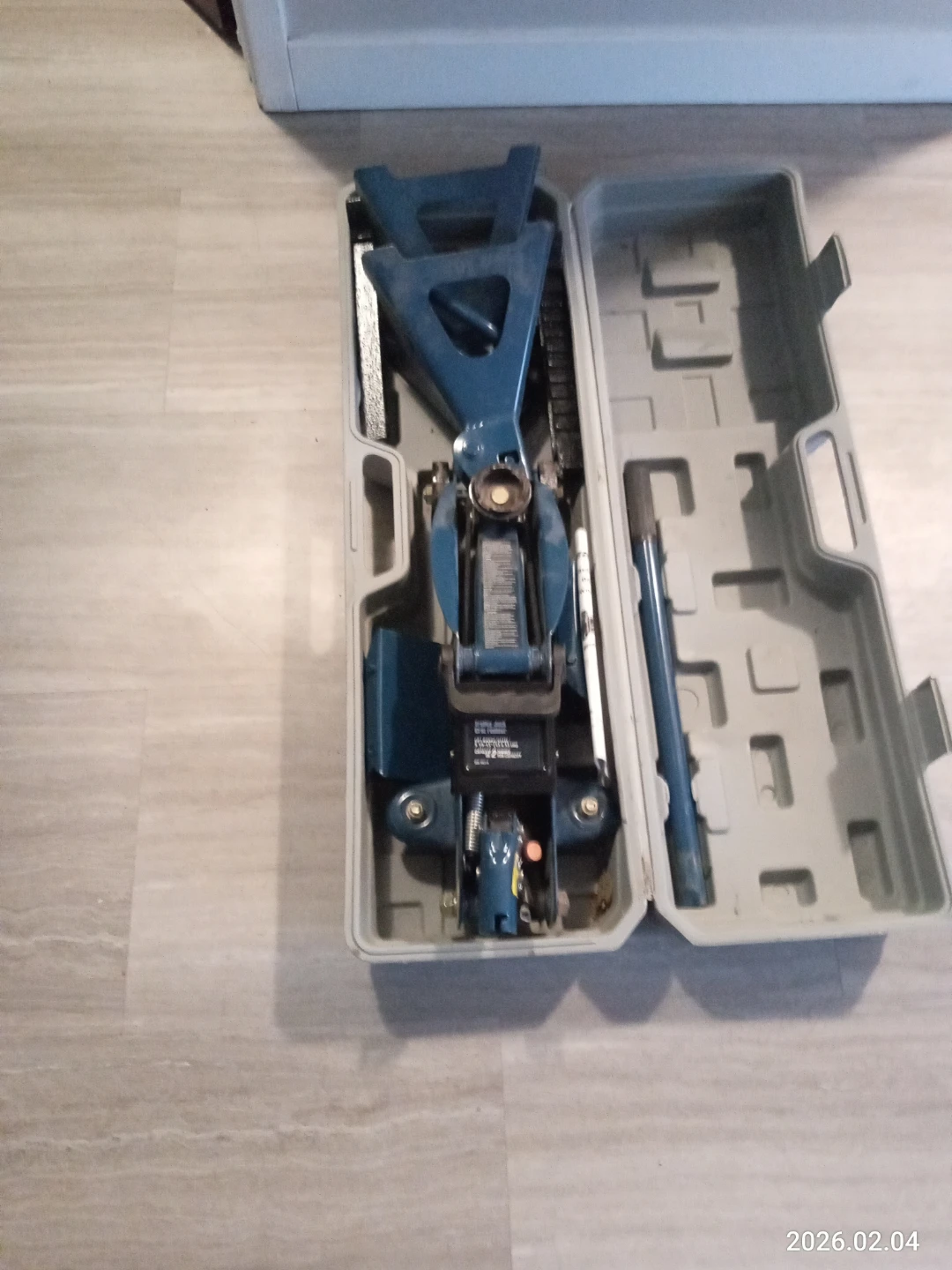 Certified Hydraulic Trolley Jack with Case
