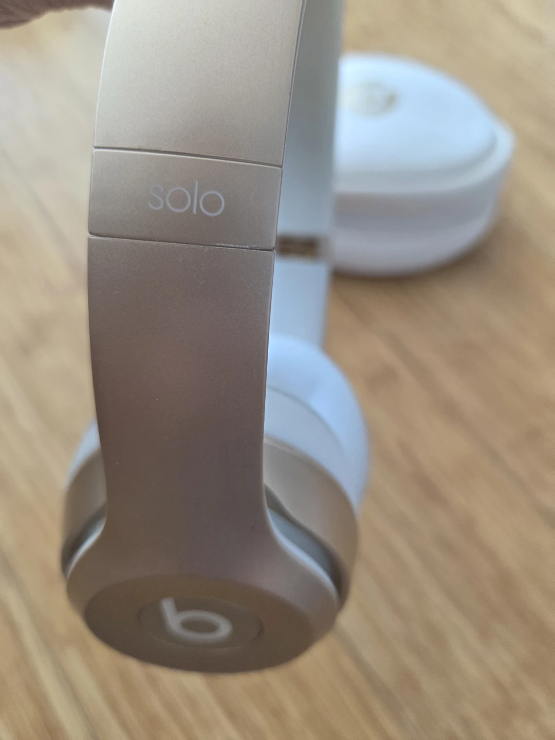 Beats Solo 2 Wireless On-Ear Headphones Gold - photo 5