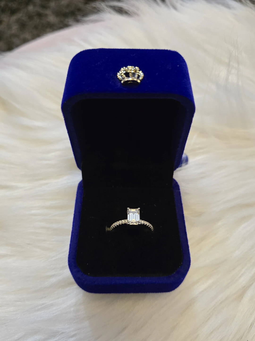 1.0carat Emerald Cut Moissanite Diamond Ring - photo 2