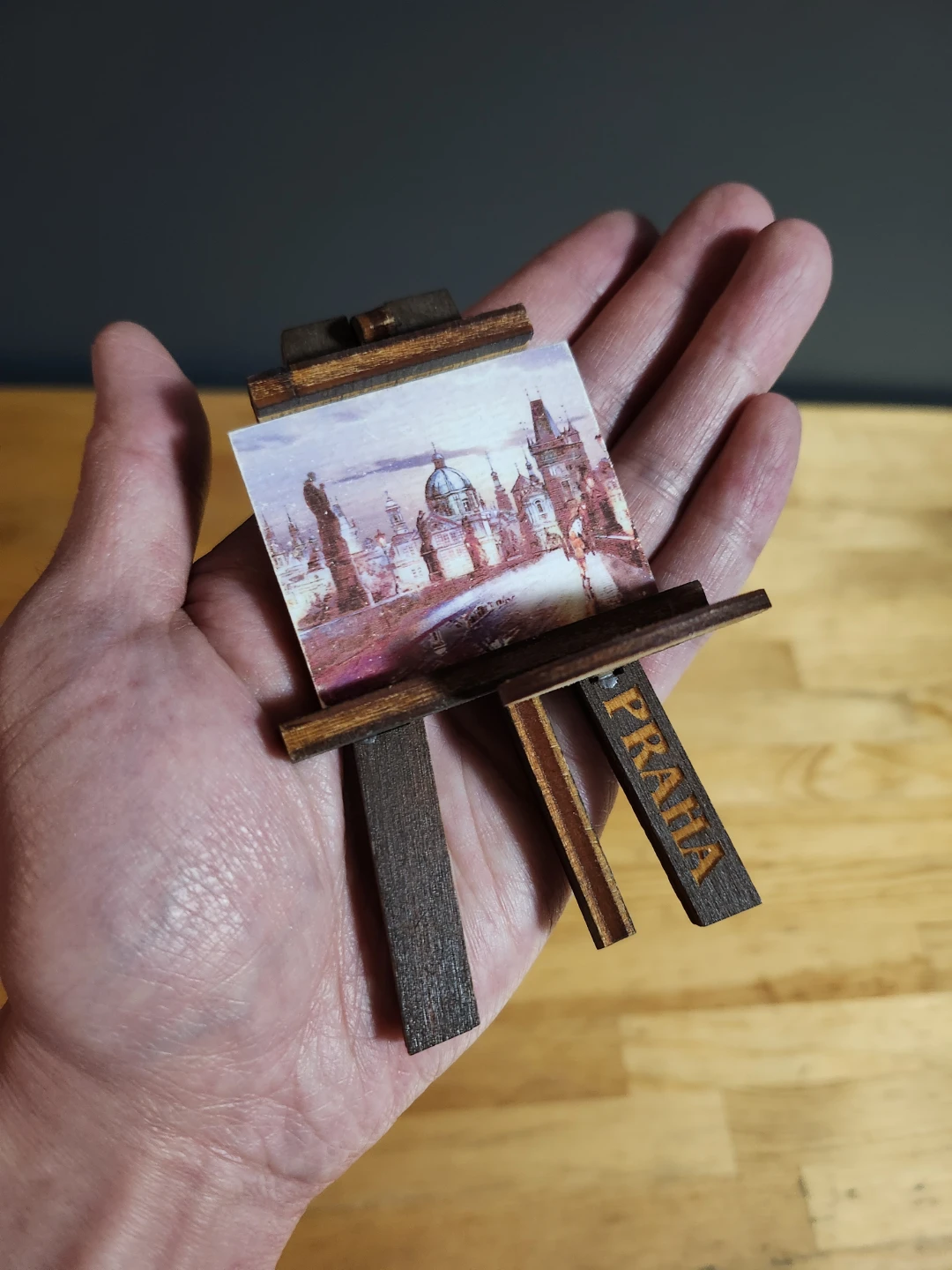 Miniature Easel with Prague Scene 🏆 - photo 3