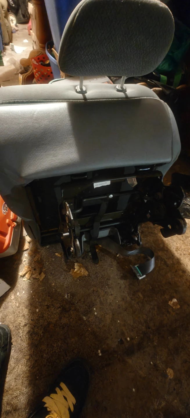 Dodge grand/caravan Seat with Headrest - photo 3