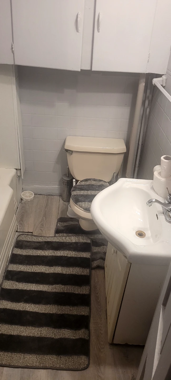 1,400.incONE BEDROOM APT ST CATH - photo 5