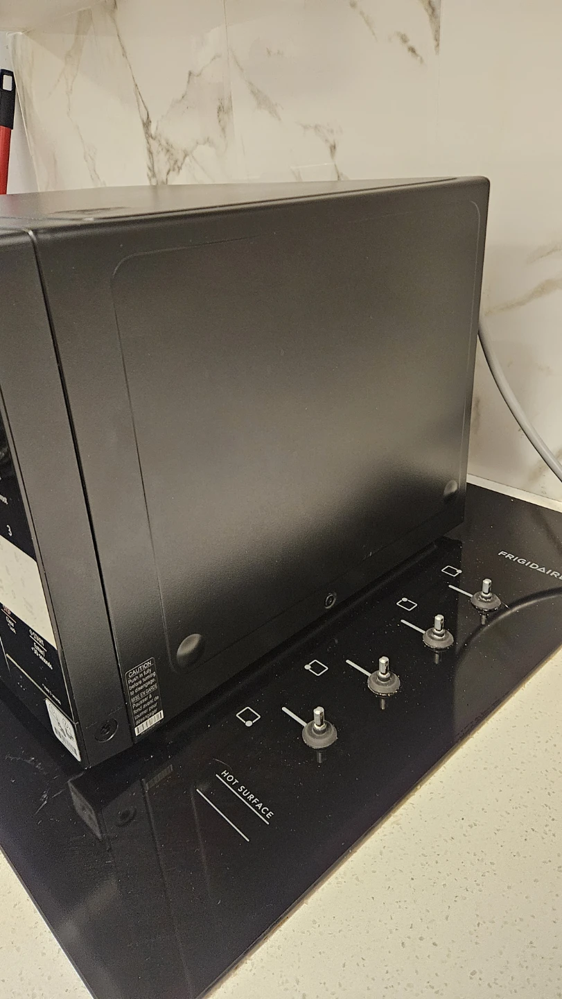 LG Microwave Oven Model 1590B 1.5 Cu. Ft. - photo 4