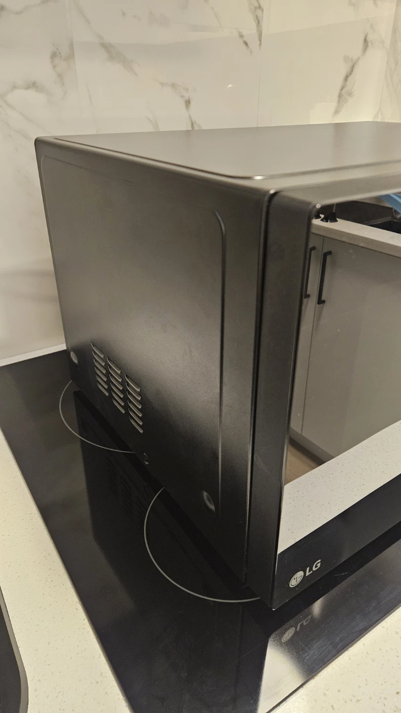 LG Microwave Oven Model 1590B 1.5 Cu. Ft. - photo 5