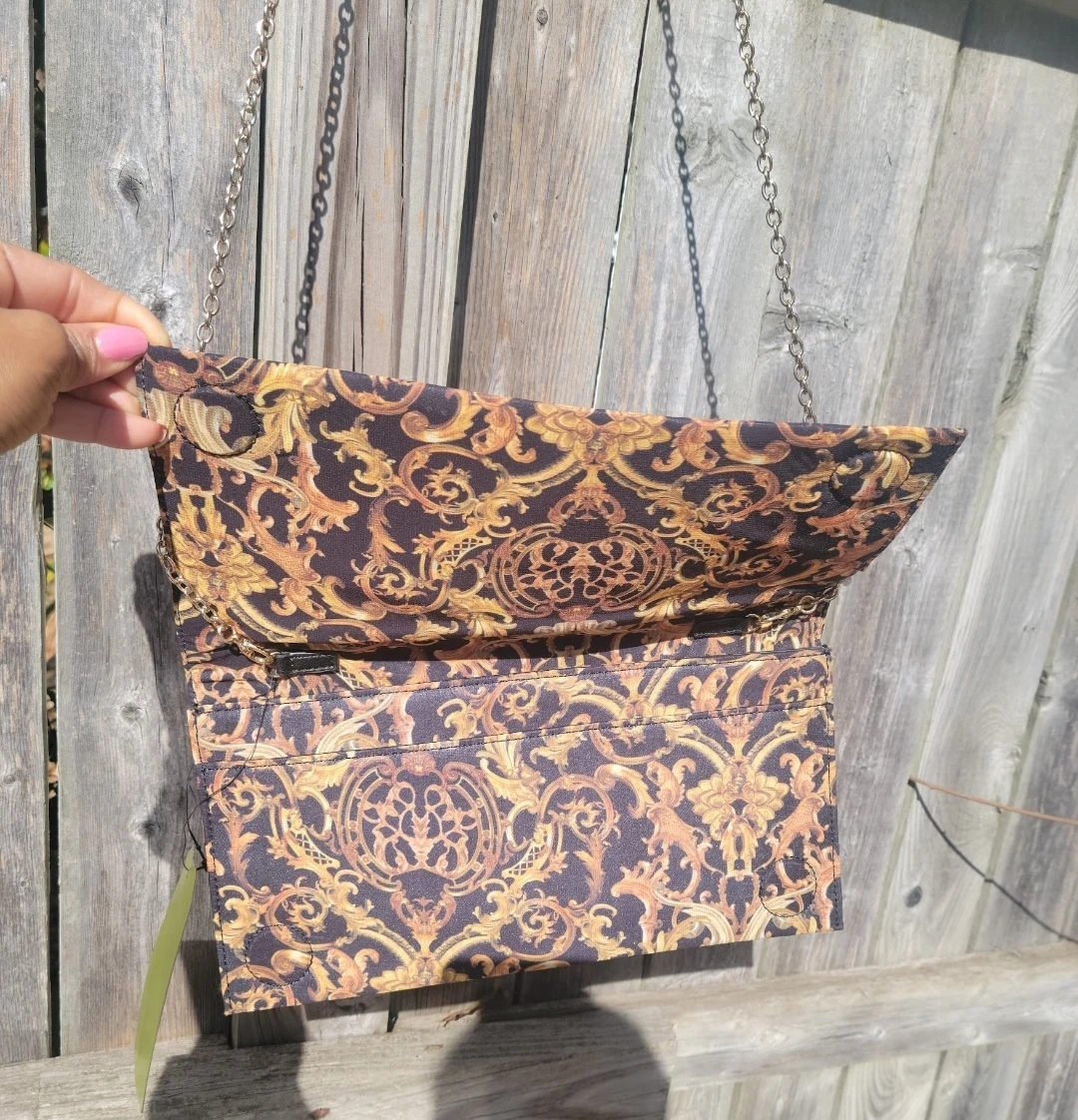 Clutch purse with ornate gold and black pattern - photo 4