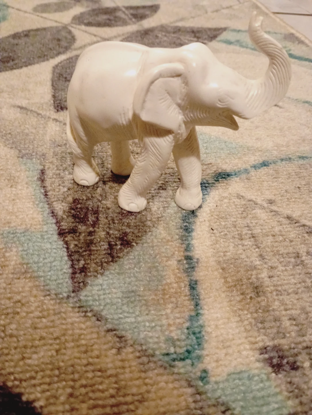 White Elephant Figurine - photo 3