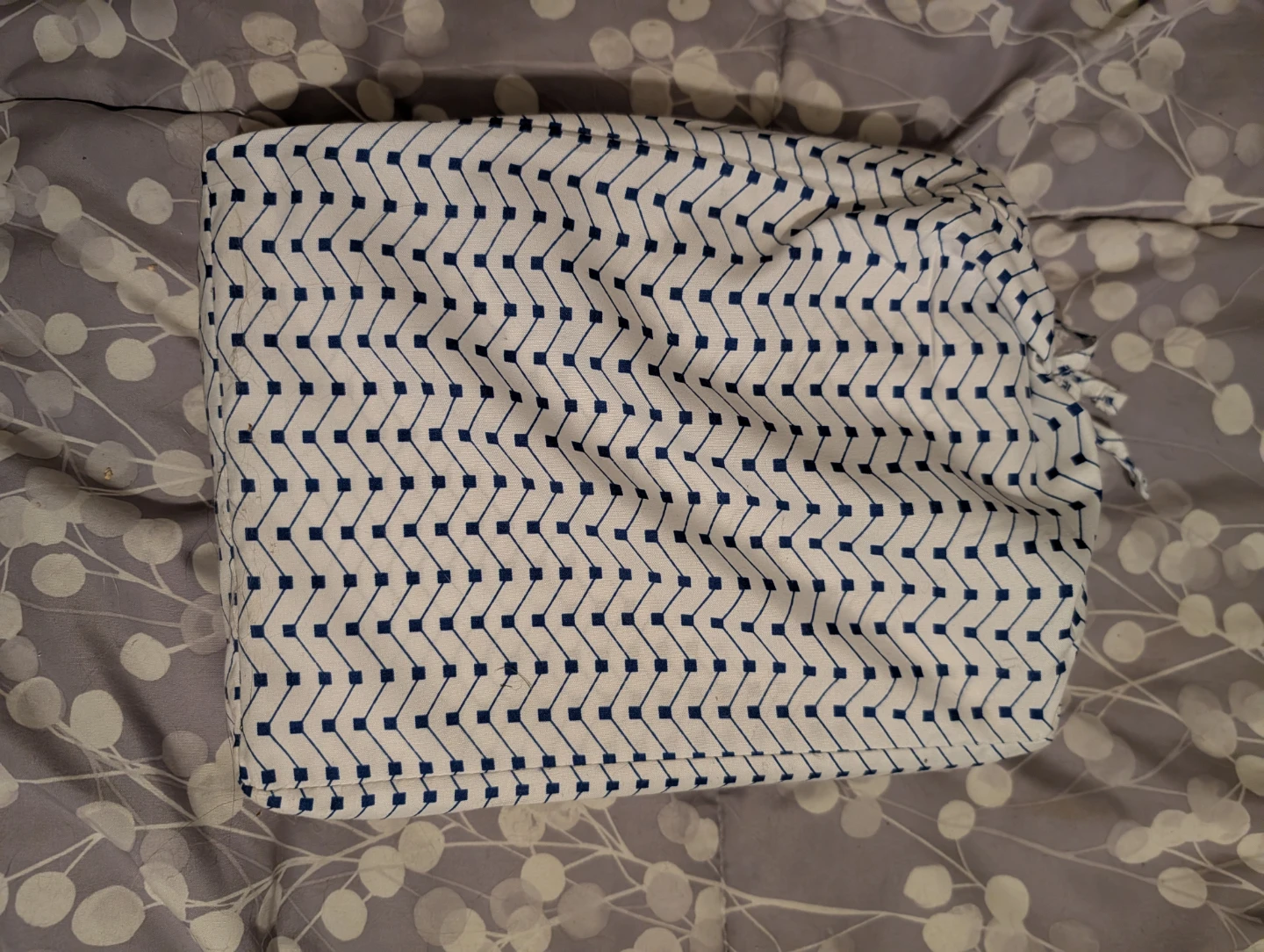 🏆 White and Blue Geometric Print Full Size Sheet Set