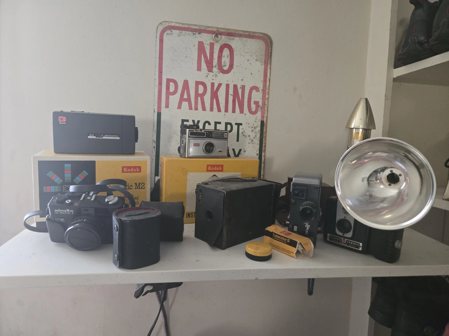 Kodak Instamatic M2 Movie Camera & Brownie Hawkeye - photo 2