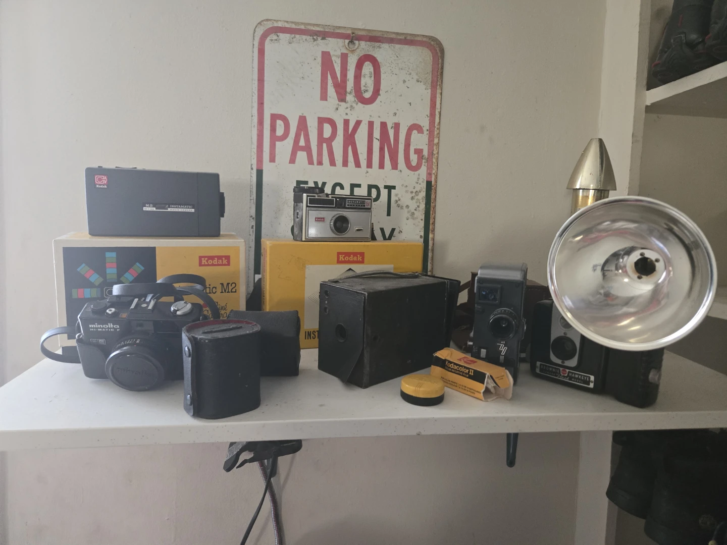Kodak Instamatic M2 Movie Camera & Brownie Hawkeye - photo 3
