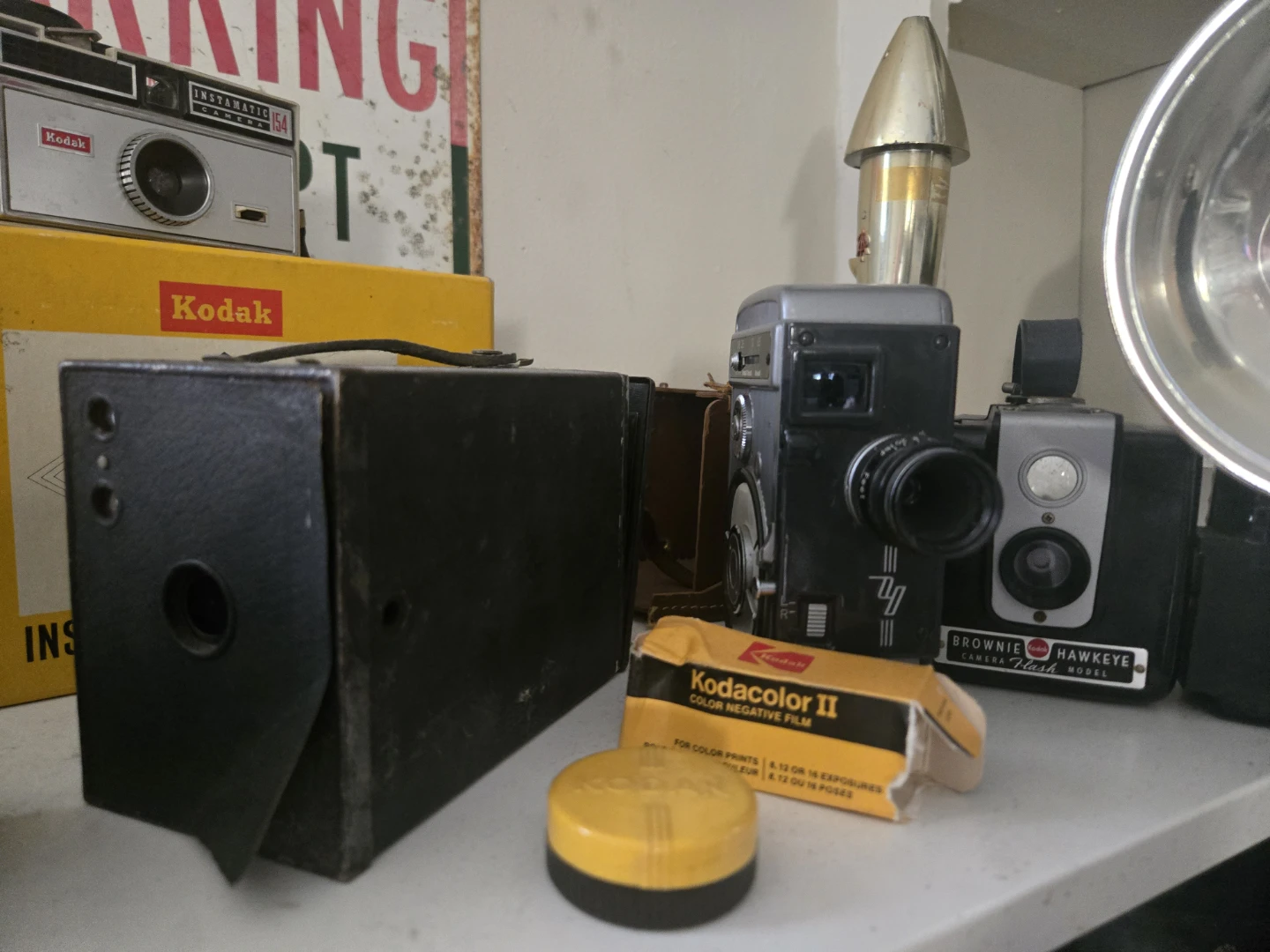 Kodak Instamatic M2 Movie Camera & Brownie Hawkeye - photo 4