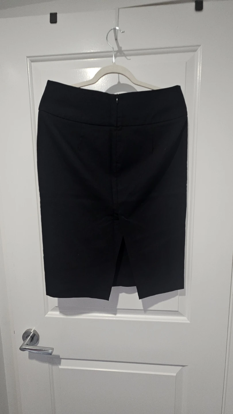 Zara Basic Black Pencil Skirt, Size 10 Medium to Large - photo 4